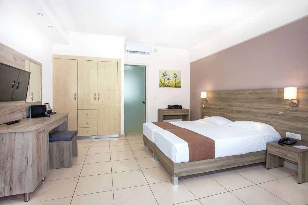 KOUROS DELUXE SUITE