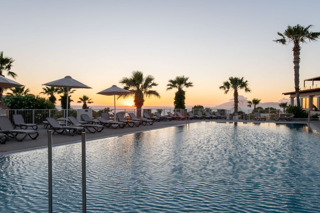 Pools & Strand