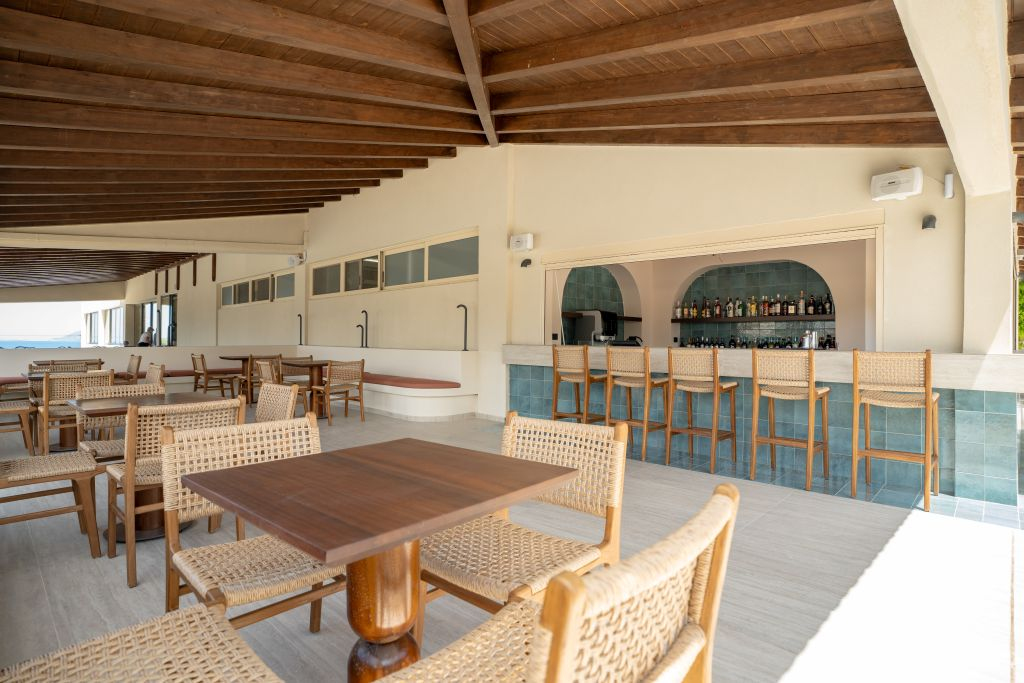 POOL BAR