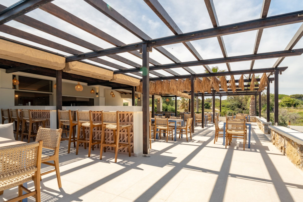 BEACH LOUNGE BAR