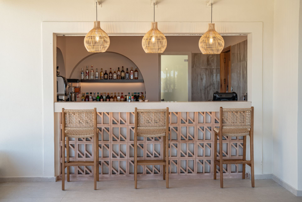 BEACH LOUNGE BAR