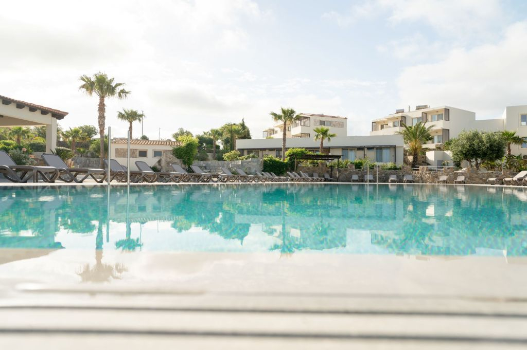 RESTAURANT POOL