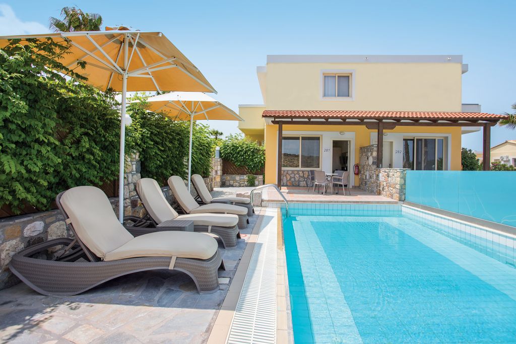 FAMILY ROOM WITH PRIVATE POOL