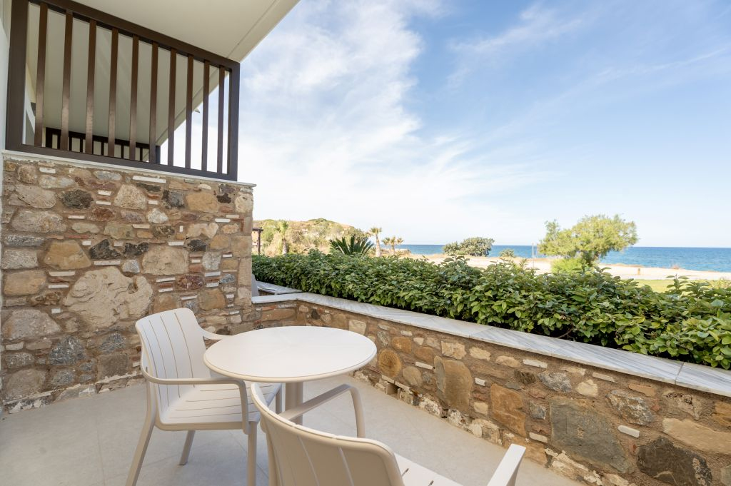DELUXE DOUBLE BEACHFRONT