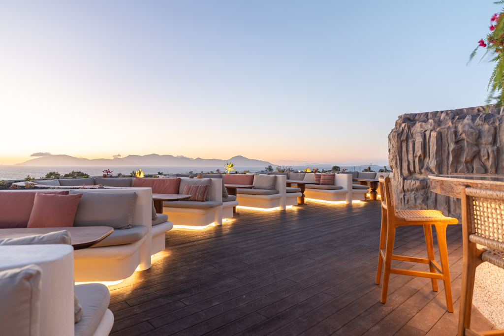 SUNSET COCKTAIL BAR & TEPPANYAKI RESTAURANT