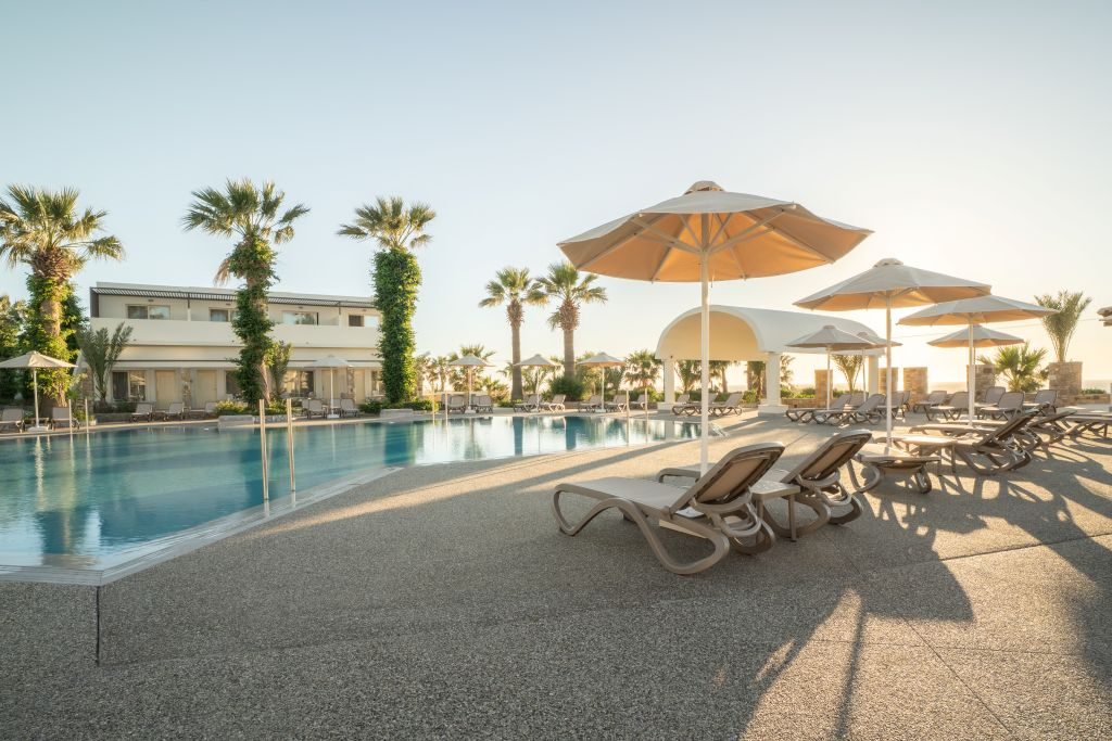 MAIN BAR POOL