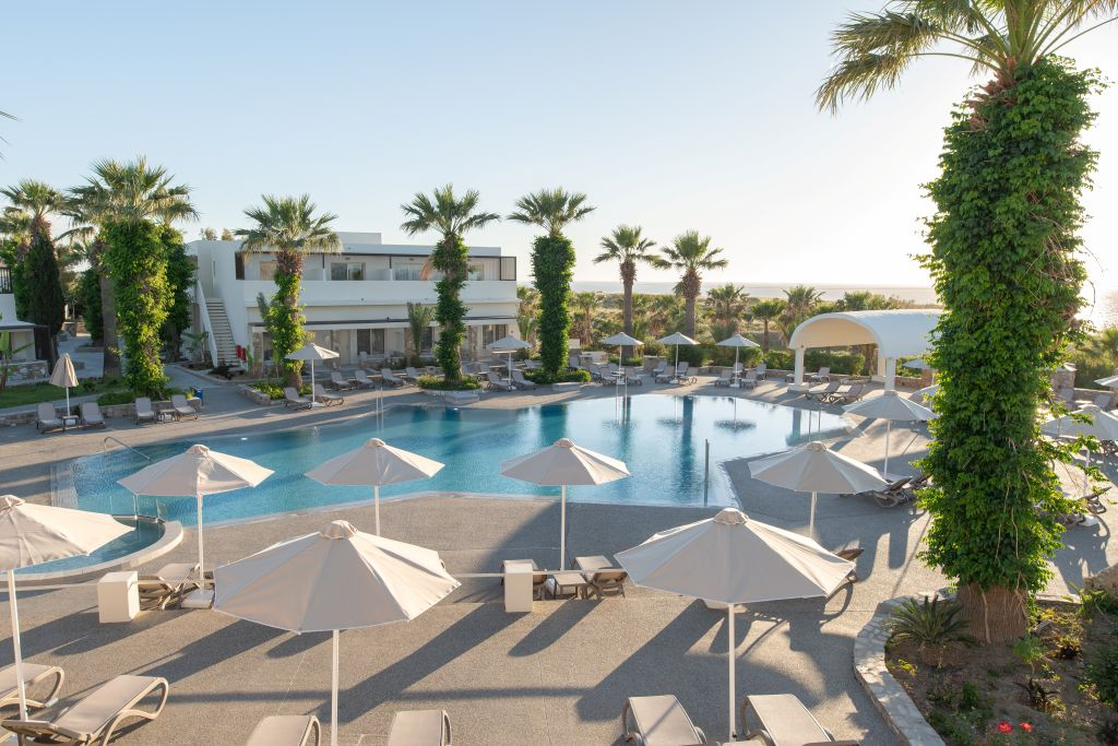 MAIN BAR POOL