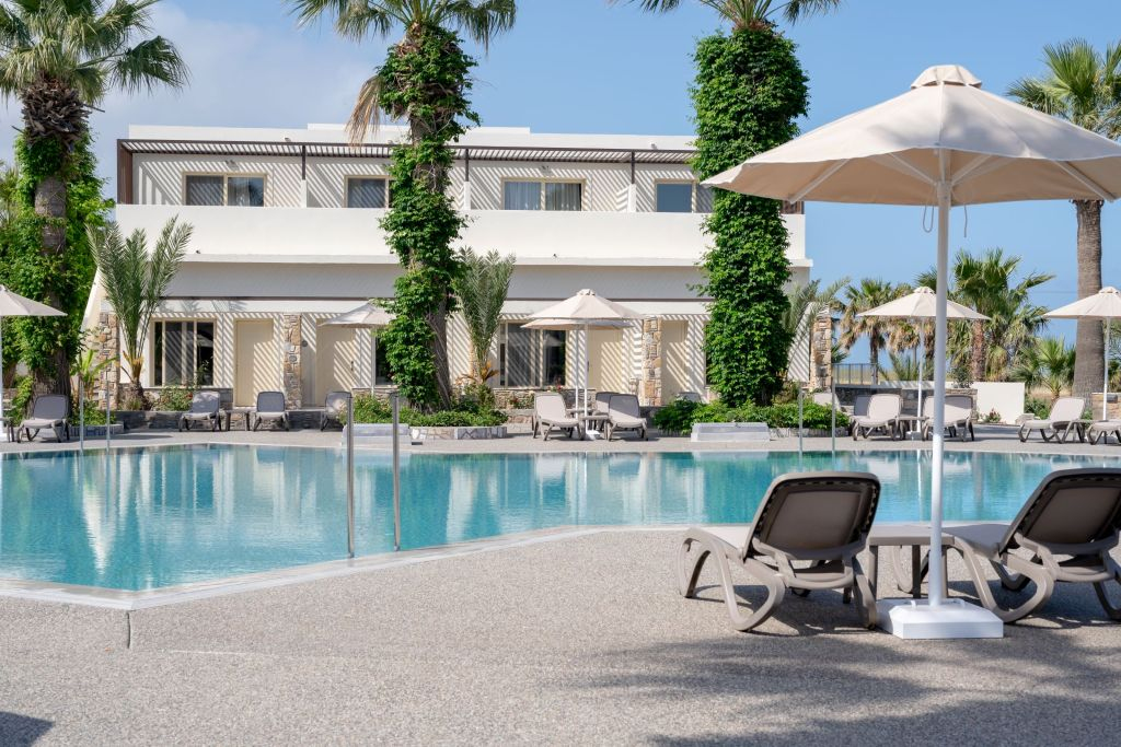 MAIN BAR POOL