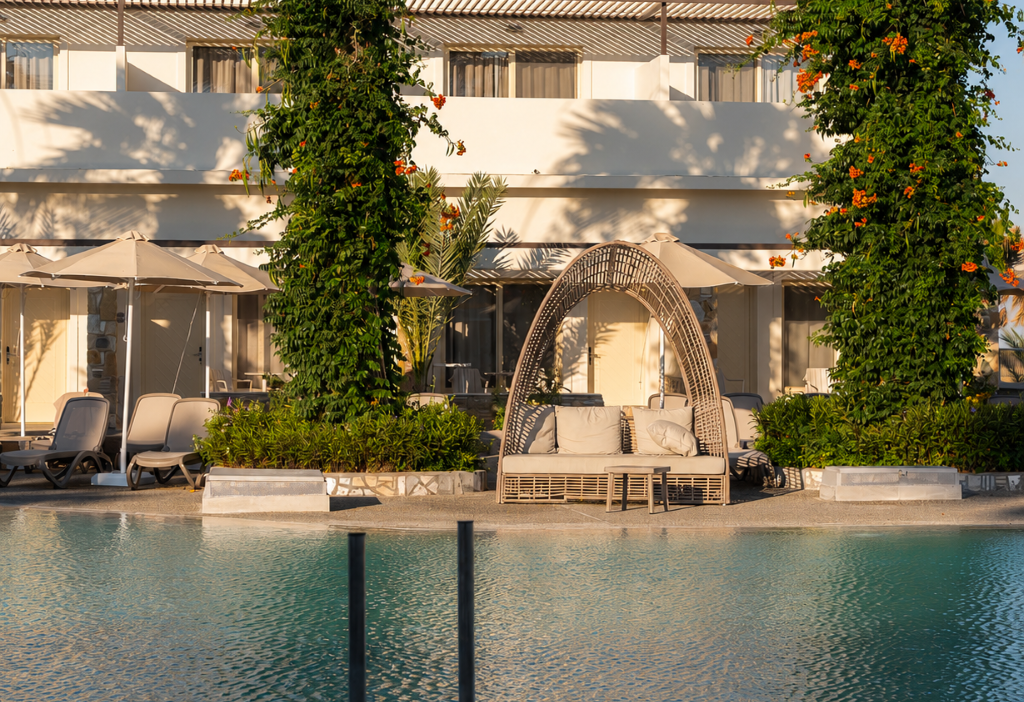 MAIN BAR POOL
