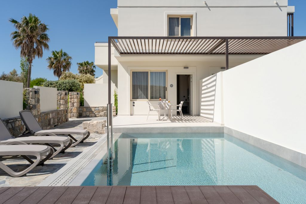 KOUROS DELUXE SUITE MIT PRIVATEM POOL