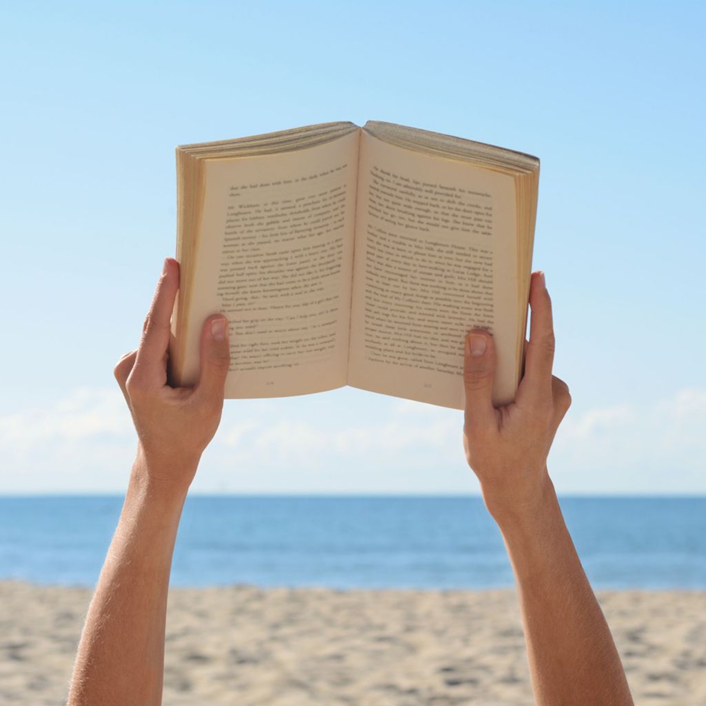 TURNING PAGE VACATION – book reading