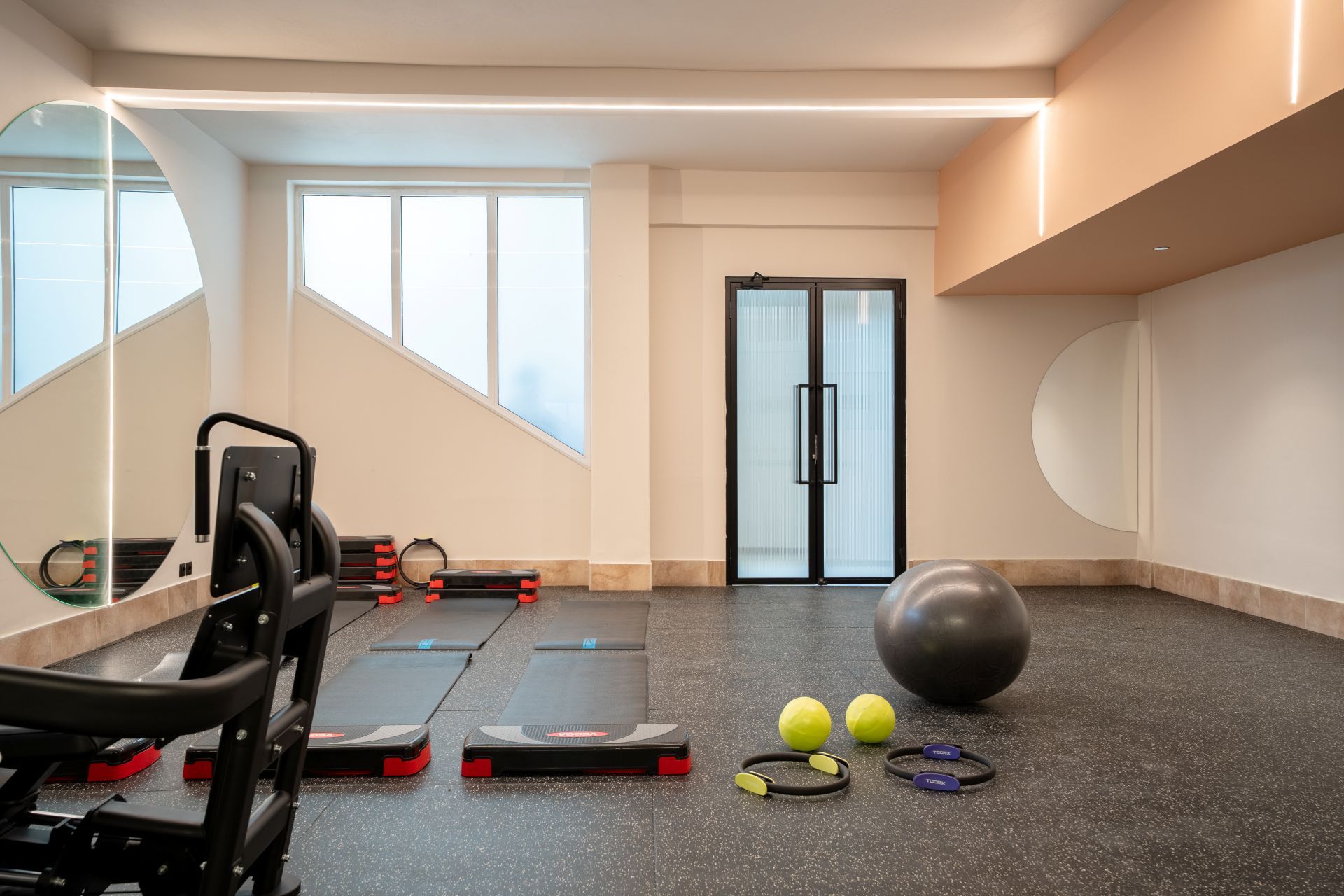 INDOOR-GYM